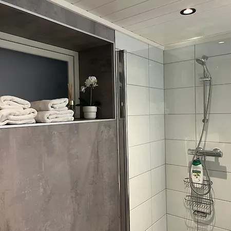 Cozy Basement In Guest house *