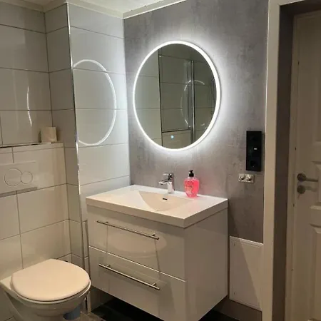 Cozy Basement In Guest house *