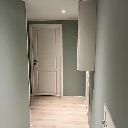 Guest house Cozy Basement In *