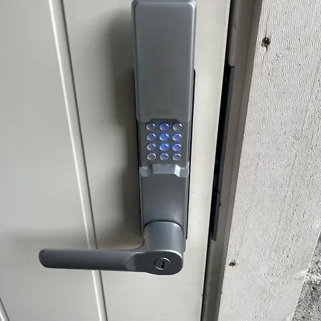 Cozy Basement In Πανσιόν