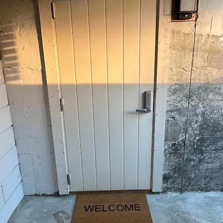 Πανσιόν Cozy Basement In 3*